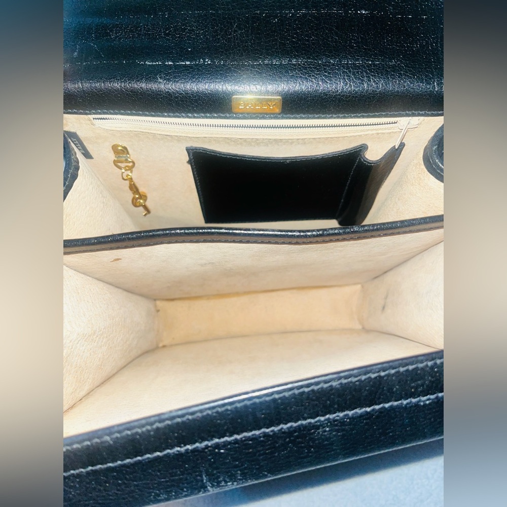 Bally Vintage Leather 2 Way shoulder Bag - Picture 9 of 16